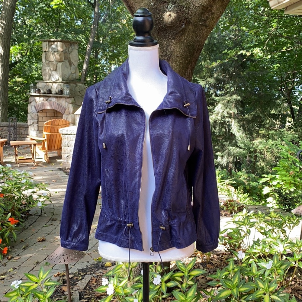 3 items for 10$ ! 🚨Gorgeous Blue Snakeskin Zip Jacket